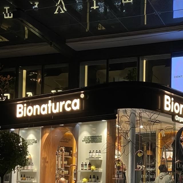 Bionaturca mağazası için ışıklı cephe tabelası uygulaması