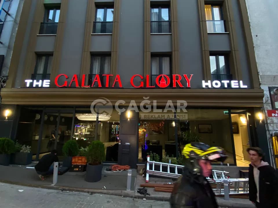 The Galata Glory Hotel için otel giriş tabelası uygulaması