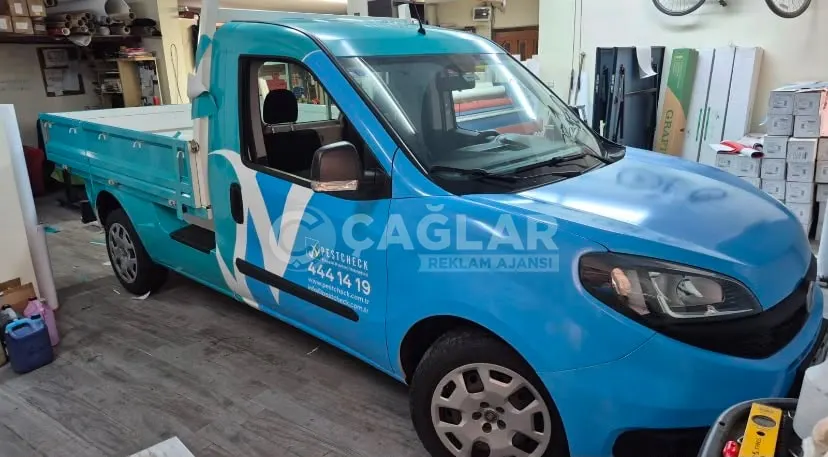 Pestcheck için ticari araç kaplama uygulaması
