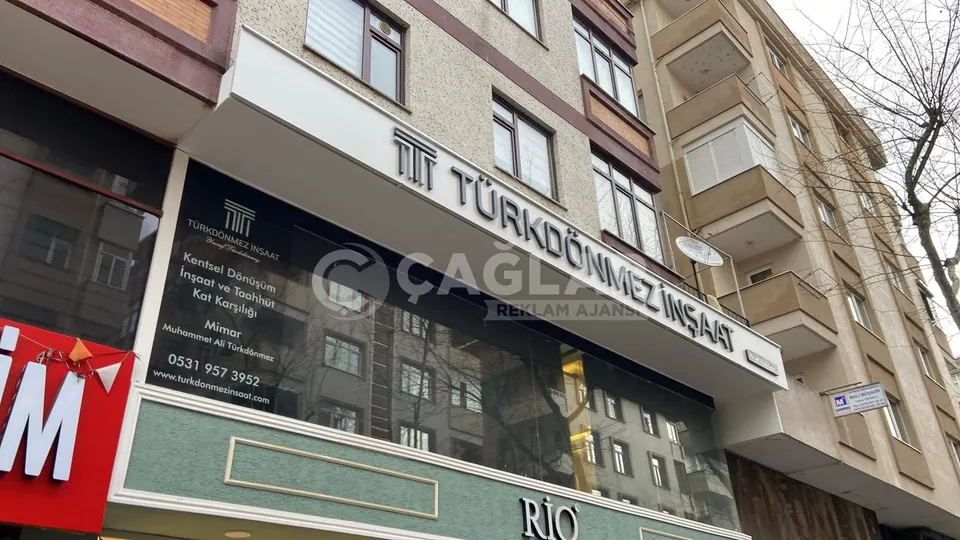 Türkdönmez İnşaat için ofis cephe tabelası uygulaması