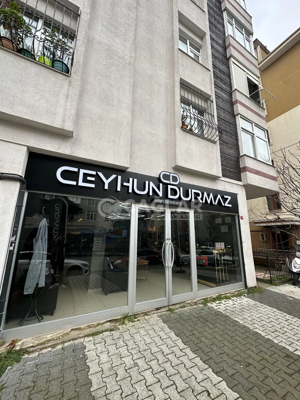 Ceyhun Durmaz için vitrin üstü kutu harf uygulaması