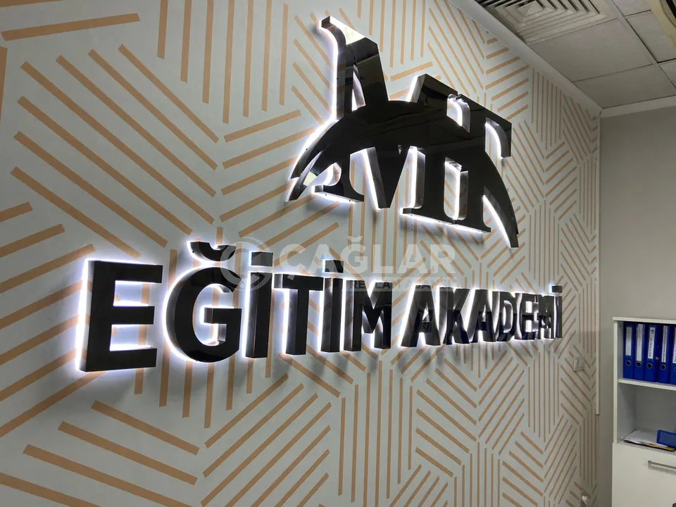 Eğitim Akademisi için iç mekân ışıklı harf uygulaması