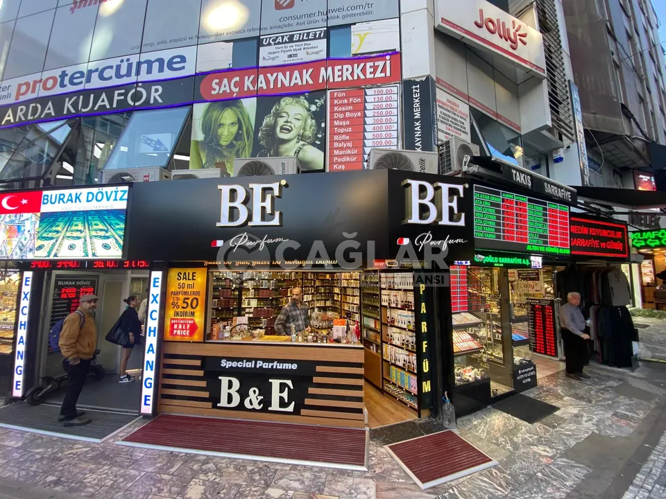 B&E Parfüm için mağaza cephe tabelası uygulaması