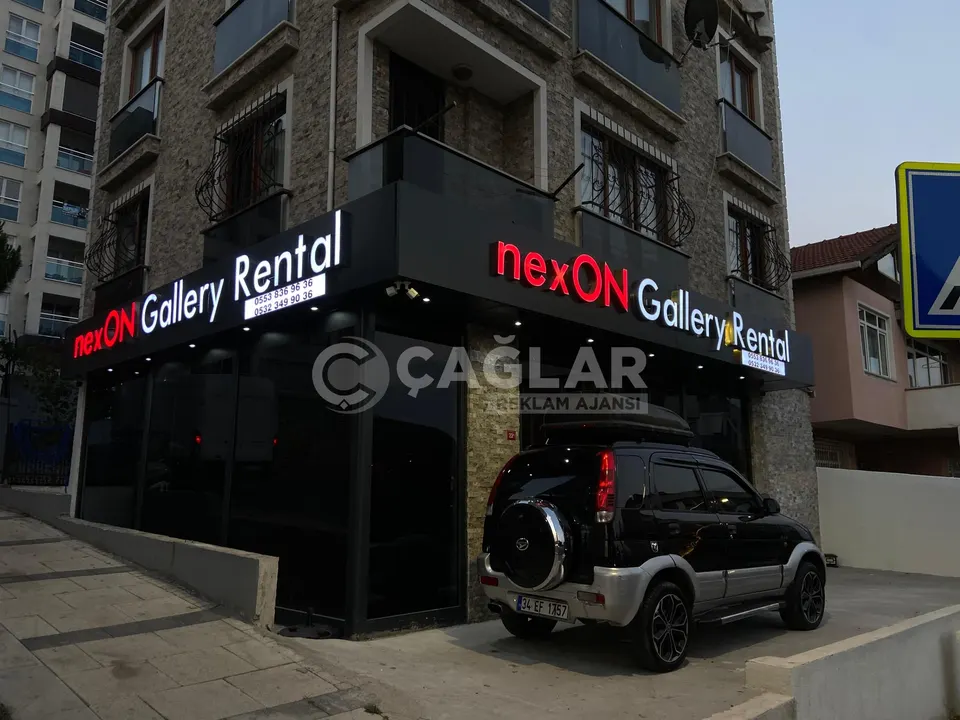 Nexon Gallery Rental için köşe cephe tabelası uygulaması