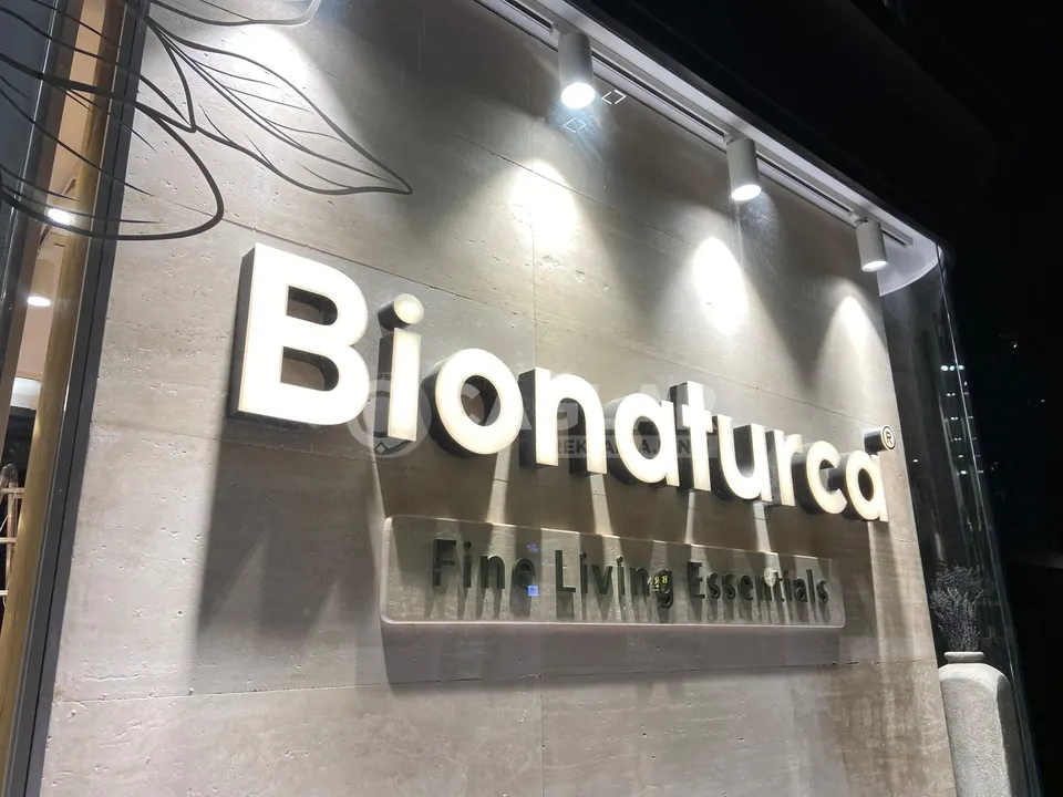 Bionaturca için kabartma harf detayı uygulaması