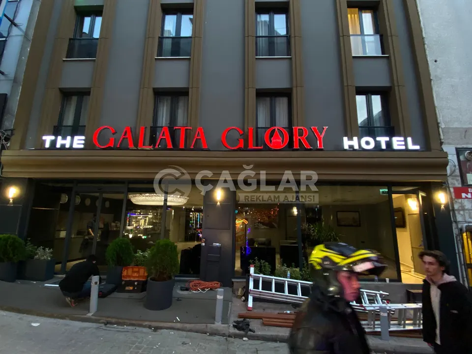 The Galata Glory Hotel için otel giriş tabelası uygulaması