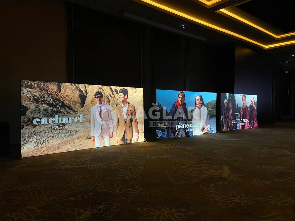 Etkinlik alanı için ışıklı reklam panoları uygulaması